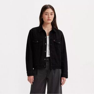 NWT - Levi Ex boyfriend trucker jacket black - XS